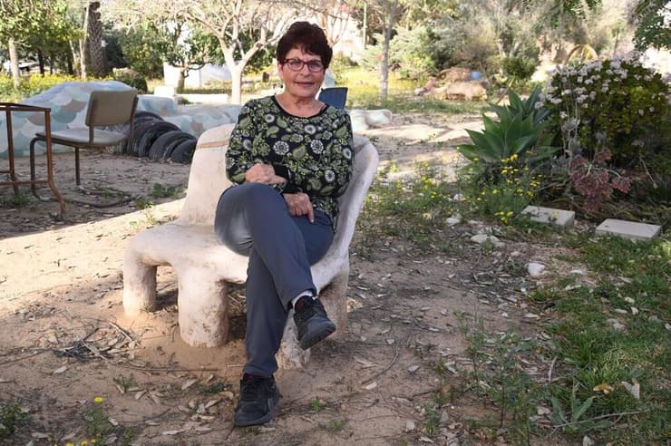 תושבים ותיקים מהעוטף חוזרים לקיבוץ ניר עוז לאחר הטבח - זיוה קלסקין, ניר יצחק