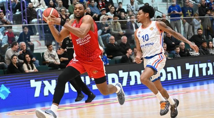 אוסטין וויילי בדרך לסל (ראובן שוורץ) אוסטין וויילי בדרך לסל