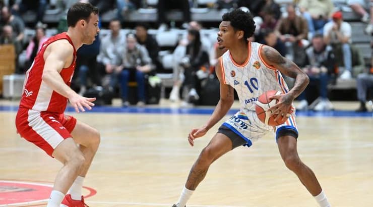 רונאלדו סגו עם הכדור (ראובן שוורץ) רונאלדו סגו עם הכדור