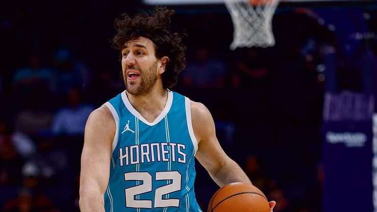 קיבל הזדמנות בשארלוט ואז שוב נדחק לאחור. מיציץ' (צילום: Nell Redmond/AP) ואסיליה מיציץ'