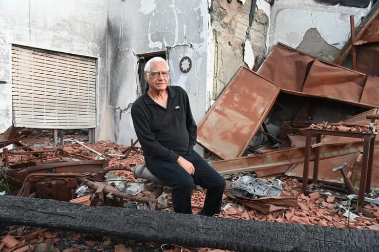 תושבים ותיקים מהעוטף חוזרים לקיבוץ ניר עוז לאחר הטבח - אברהם "מנצ'ר" דבורי, באר