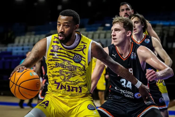 שחקן הפועל חולון ג'ורדן מקריי