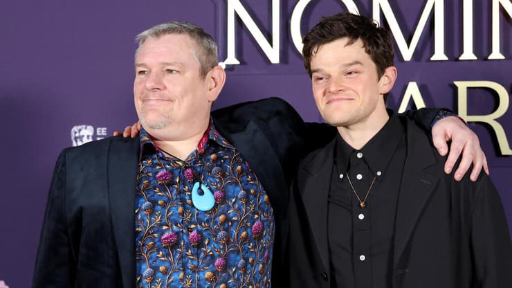 רוברט ארמאיו וג'ון דיווידסון (משמאל) בטקס הבאפט"א (צילום: Aurore Marechal/Getty Images) רוברט ארמאיו וג'ון דיווידסון בטקס הבאפט"א