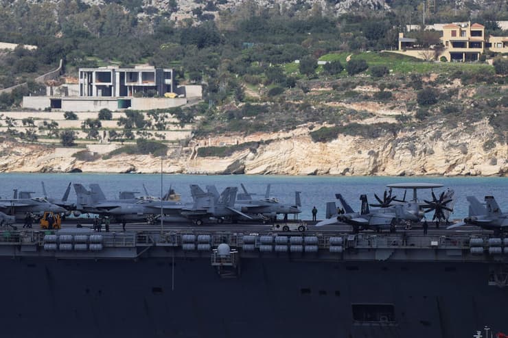 צילום: REUTERS/Stelios Misinas נושאת המטוסים ג'רלד פורד ליד כרתים, יוון