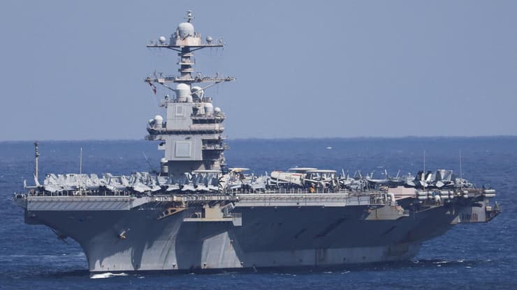 נושאת המטוסים של ארה"ב ג'רלד פורד בחופי יוון