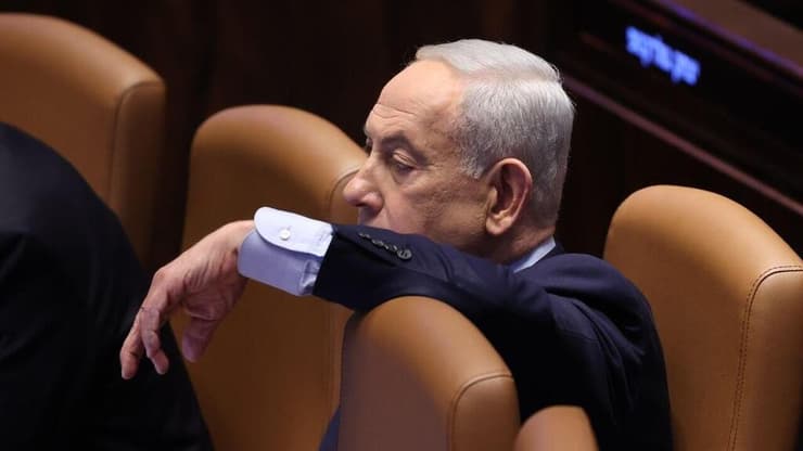 רה"מ בנימין נתניהו ושלמה קרעי במליאה - דיון 40 חתימות