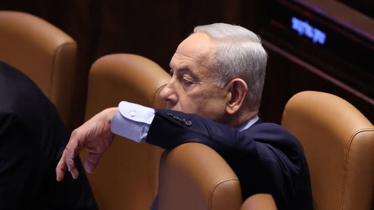 רה"מ בנימין נתניהו ושלמה קרעי במליאה - דיון 40 חתימות