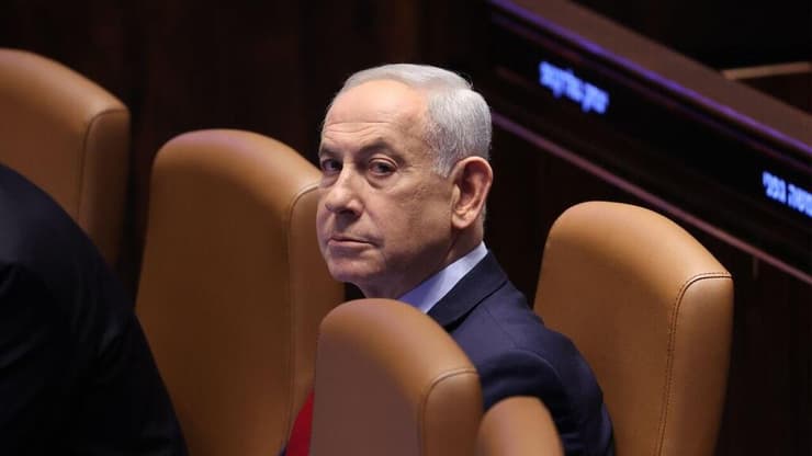 רה"מ בנימין נתניהו ושלמה קרעי במליאה - דיון 40 חתימות