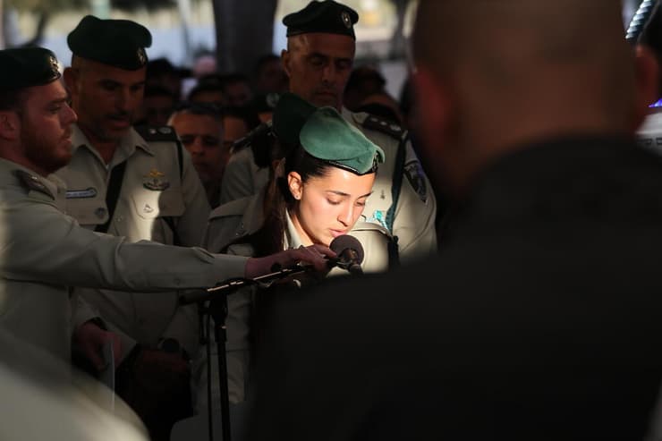 הלווייתו של לוחם המג"ב אורי מכטייב בבית העלמין הצבאי בחולון