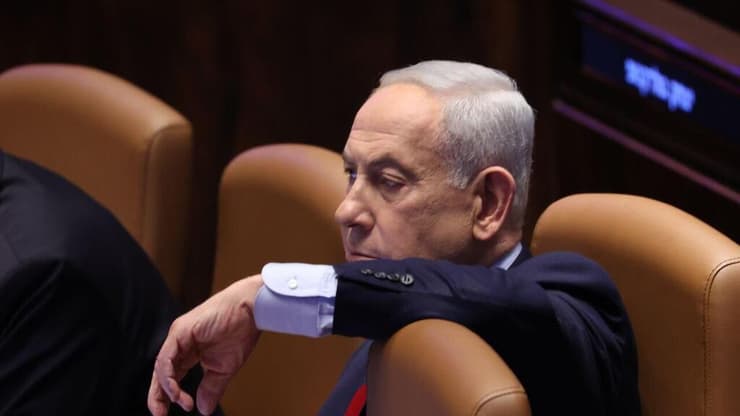 רה"מ בנימין נתניהו ושלמה קרעי במליאה - דיון 40 חתימות