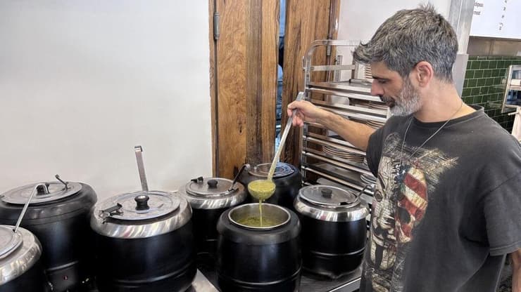 יש גם מרקים. פלאפל גבאי (צילום: קובי רובין) פלאפל גבאי