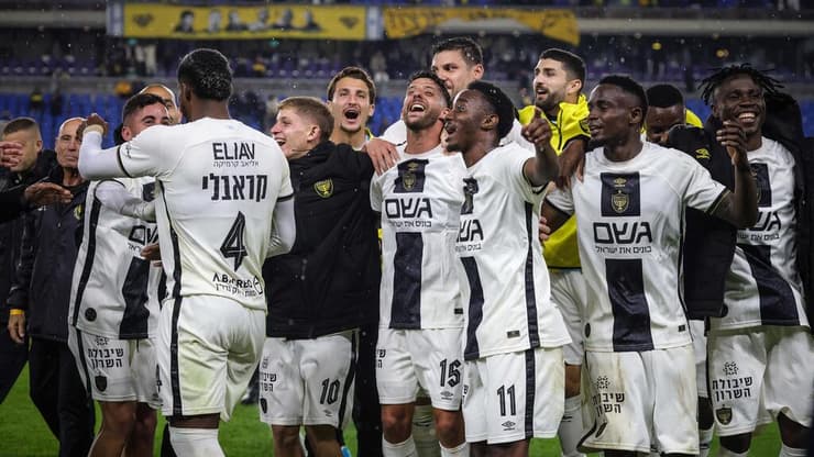 אחת התצוגות הגדולות בהיסטוריה של המועדון. שחקני בית"ר חוגגים (צילום: עוז מועלם) מכבי נתניה - בית"ר ירושלים