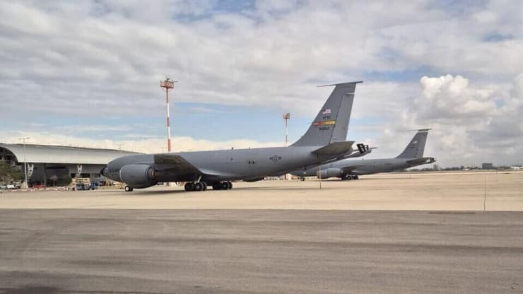 המטוסים האמריקנים שתועדו אתמול בנתב"ג (צילום: מתוך הרשתות לפי סעיף 27 א' ) מטוסי תדלוק אמריקניים ומטוסי תובלה כבדה מסוג גלובמסטר C17 בנתב"ג לקראת התקיפה באיראן