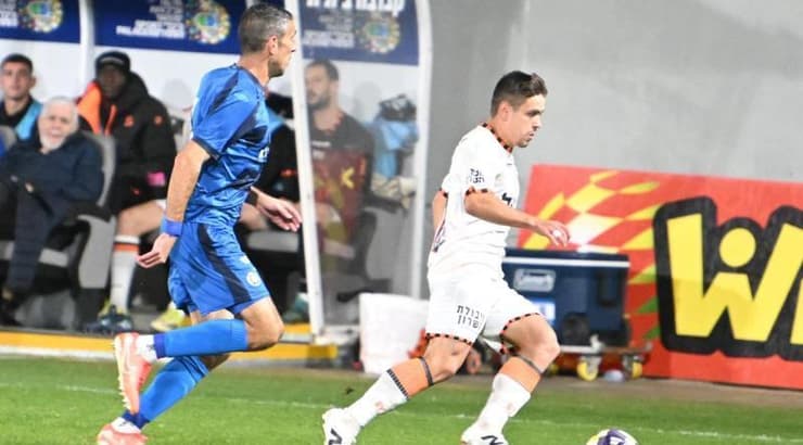 איתן טיבי רודף אחרי ויקטור סטינה