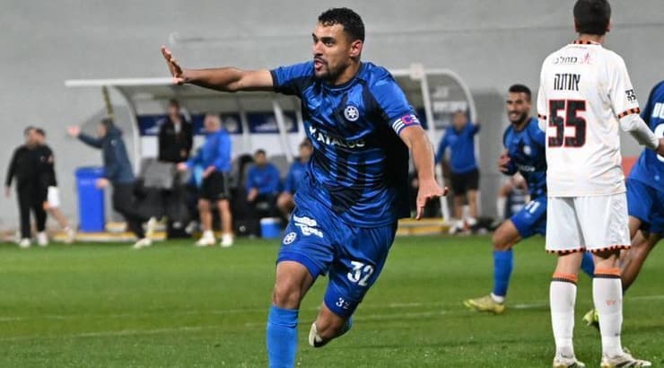 מוחמד הינדי רץ לחגוג