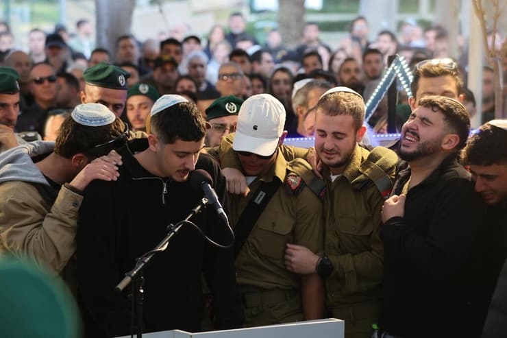 הלווייתו של לוחם המג"ב אורי מכטייב בבית העלמין הצבאי בחולון