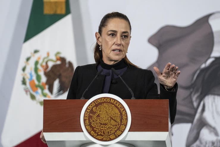 נשיאת מקסיקו קלאודיה שיינבאום במסיבת עיתונאים בצל מהומות אחרי חיסול אל מנצ'ו ראש קרטל הסמים חליסקו  