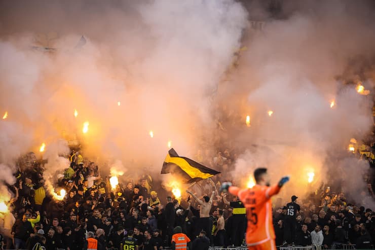 אוהדי בית"ר ירושלים (צילום: עוז מועלם) אוהדי בית"ר