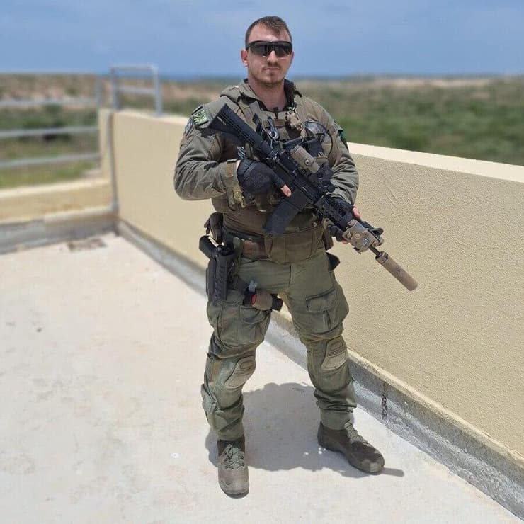 דרור ז"ל. תדמית של מכונות מלחמה (צילום: באדיבות המשפחה) דרור אלטון ז"ל