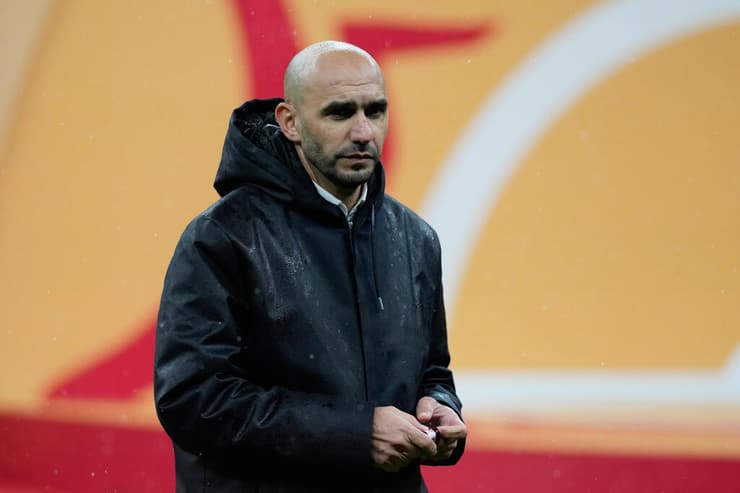 רגראגי אחרי ההפסד בגמר אליפות אפריקה בחודש שעבר (צילום: AP Photo/Themba Hadebe) רגראגי