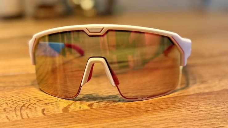 המשקפיים החכמים Music Shield (דניאלה גינזבורג) המשקפיים החכמים Music Shield