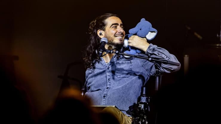 לירון אטיה בהופעה