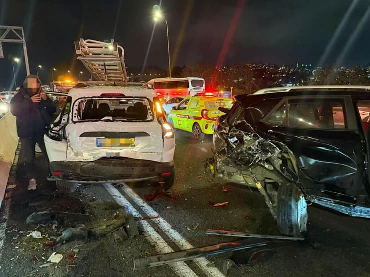 זירת התאונה סמוך לכביש 1