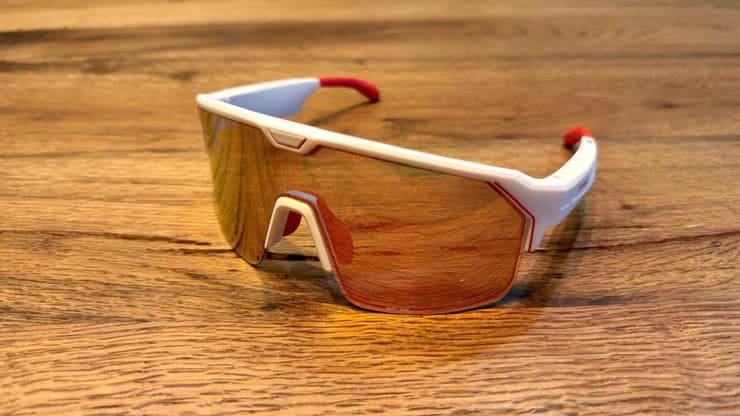 המשקפיים החכמים Music Shield (דניאלה גינזבורג) המשקפיים החכמים Music Shield