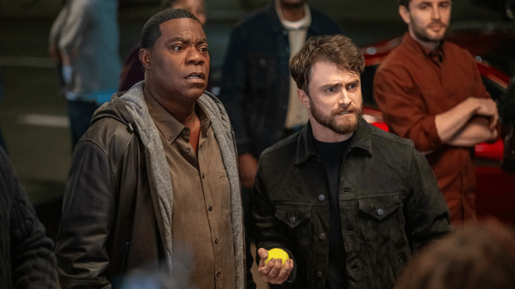 גלגול רוחני של טרייסי ג'ורדן וילד-קוסם עם גורל הירואי. טרייסי מורגן ודניאל רדקליף, מתוך "נפילתו ועלייתו של רג'י דינקינס" (צילום: באדיבות HOT) מתוך "נפילתו ועלייתו של רג'י דינקינס"