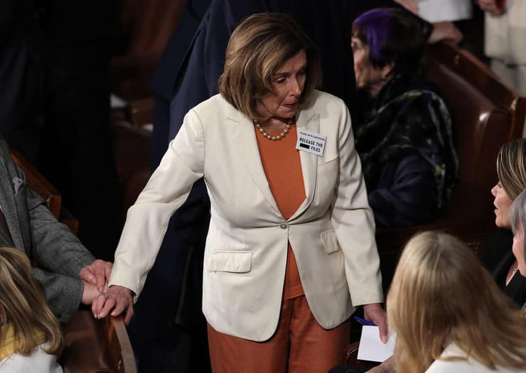 ננסי פלוסי לא החרימה, אבל ענדה סיכת "שחררו את מסמכי אפשטיין" (צילום: WIN MCNAMEE / GETTY IMAGES NORTH AMERICA / AFP) נשיא ארה"ב דונלד טראמפ נאום מצב האומה קונגרס וושינגטון