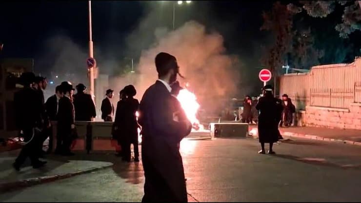 חרדים קיצוניים בהפגנה אלימה בכיכר השבת בירושלים 