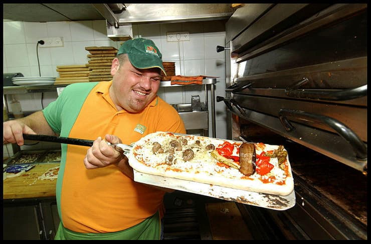 בלחוביץ' בתקופתו בפיצה מטר (צילום: שלום בר טל) בלחוביץ' בתקופתו בפיצה מטר