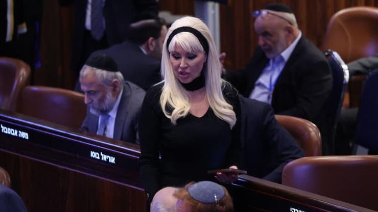 ח"כים לשעבר הוזמנו למלא את המליאה. פנינה רוזנבלום (צילום: אלכס קולומויסקי) פנינה רוזנבלום באולם המליאה בזמן ביקורו של ראש ממשלת הודו נרנדרה מודי בכנסת