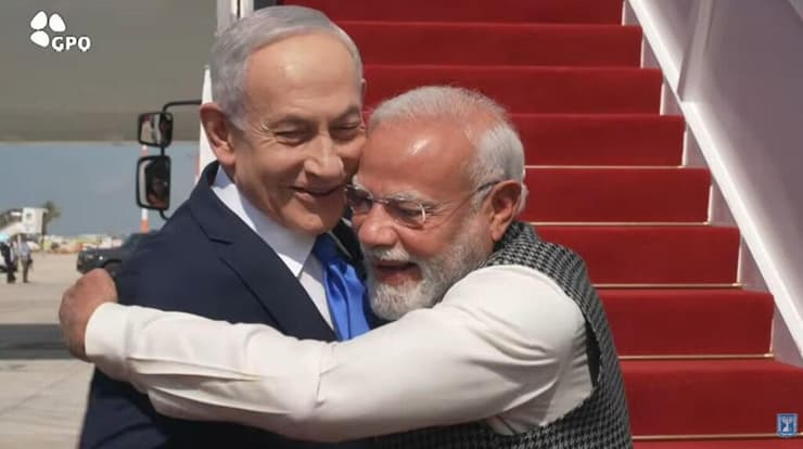 נתניהו ומודי בטקס קבלת הפנים (צילום: לע"מ) טקס קבלת פנים של ראש ממשלה הודו נרנדרה מודי, בנתב"ג