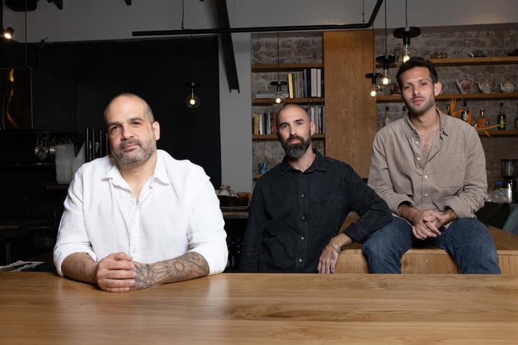 מימין לשמאל: רז רהב, עידן בלומנטל וארז זוארס (צילום: עוז מועלם) מימין לשמאל: רז רהב, עידן בלומנטל וארז זוארס