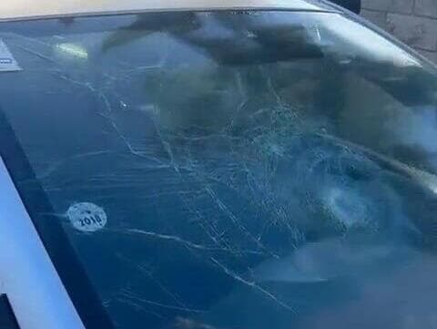 הפרוטקשן בגליל העליון - השחתת שמשות רכבים בקיבוץ מחניים