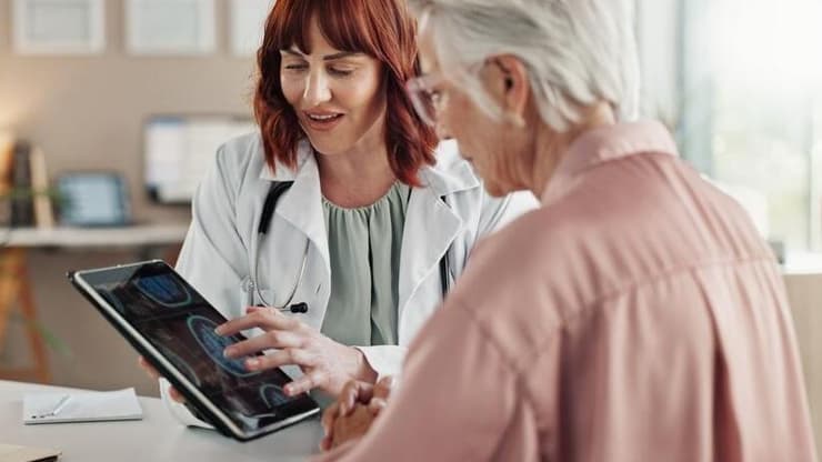 למרות עשרות שנות מחקר, הגורמים המדויקים לאלצהיימר עדיין אינם ידועים לחלוטין (צילום: Shutterstock) אלצהיימר, מוח, דמנציה