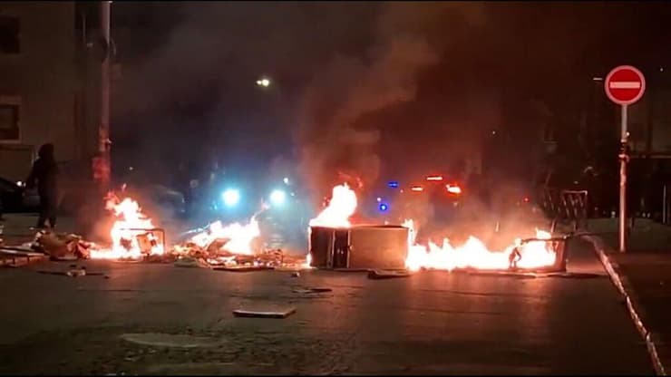 חרדים קיצוניים בהפגנה אלימה בכיכר השבת בירושלים 