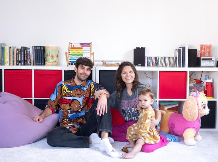 על הספה משפחת קירסמן