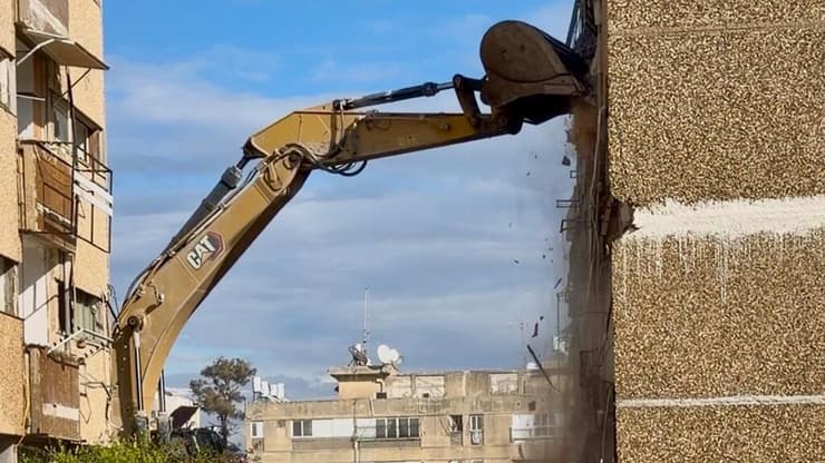 הריסה בפרויקט פינוי בינוי בבת ים (צלם: גיא וקנין) הריסה בפרויקט פינוי בינוי של קרדן נדלן בבת ים