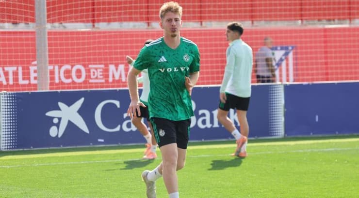 נבות רטנר מתחמם (האתר הרשמי של מכבי חיפה) נבות רטנר מתחמם