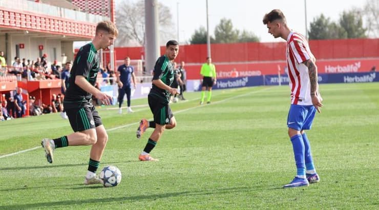 נבות רטנר עם הכדור (האתר הרשמי של מכבי חיפה) נבות רטנר עם הכדור