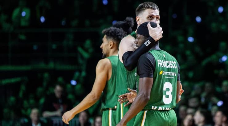 שחקני ז'לגיריס בתצוגת אופי גדולה (IMAGO) שחקני ז'לגיריס בתצוגת אופי גדולה