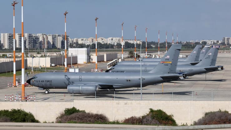 מטוסים אמריקניים בנתב"ג (צילום: Jack GUEZ / AFP) מטוסים אמריקנים בנתב"ג