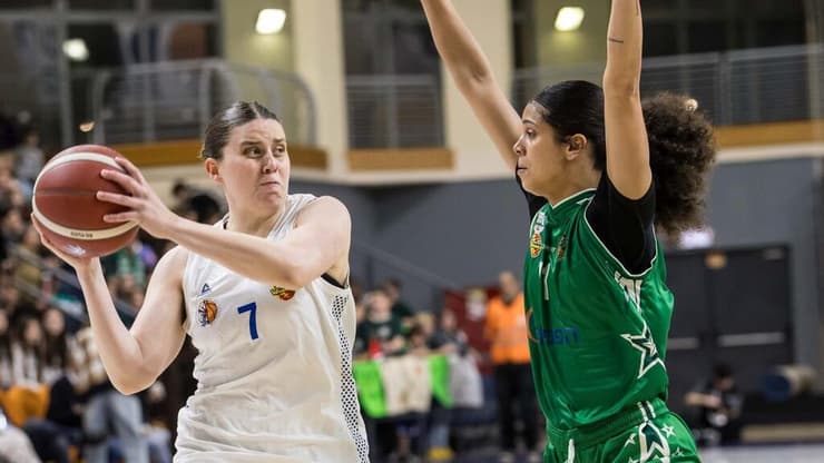 שחקנית מכבי ר"ג גילי אייזנר