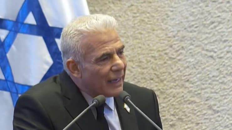 לא רוצים "להמליך אותו". ח"כ לפיד (צילום: ערוץ כנסת) יאיר לפיד נואם במליאה בעת ביקורו של ראש ממשלת הודו נרנדרה מודי בכנסת