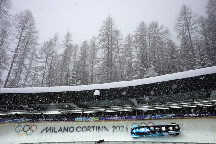 הנבחרת בפעולה באולימפיאדת מילאנו־קורטינה