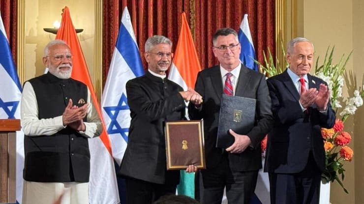 נתניהו מודי וגדעון סער