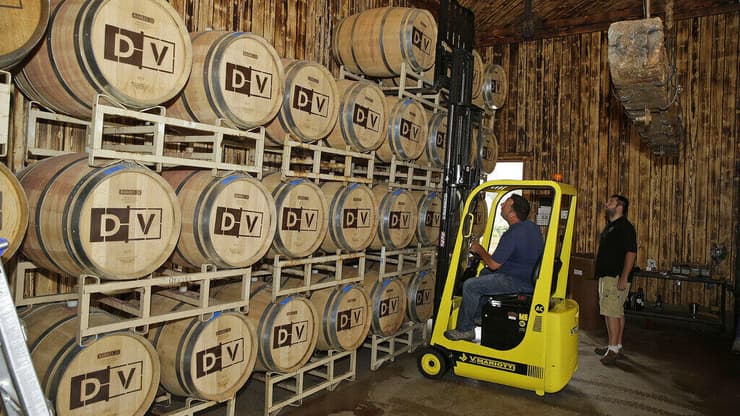 חביות יין בנאפה וואלי