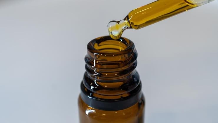 בקבוקון עם טפטפת